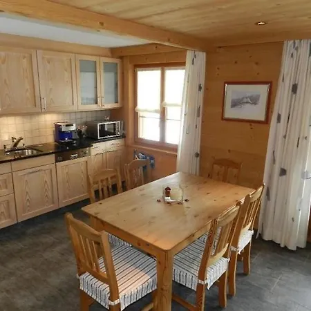 Unter-gstaad Sleeps 4 Wifi アパート *